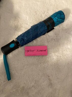 Betsey Johnson  Auto Open Umbrella